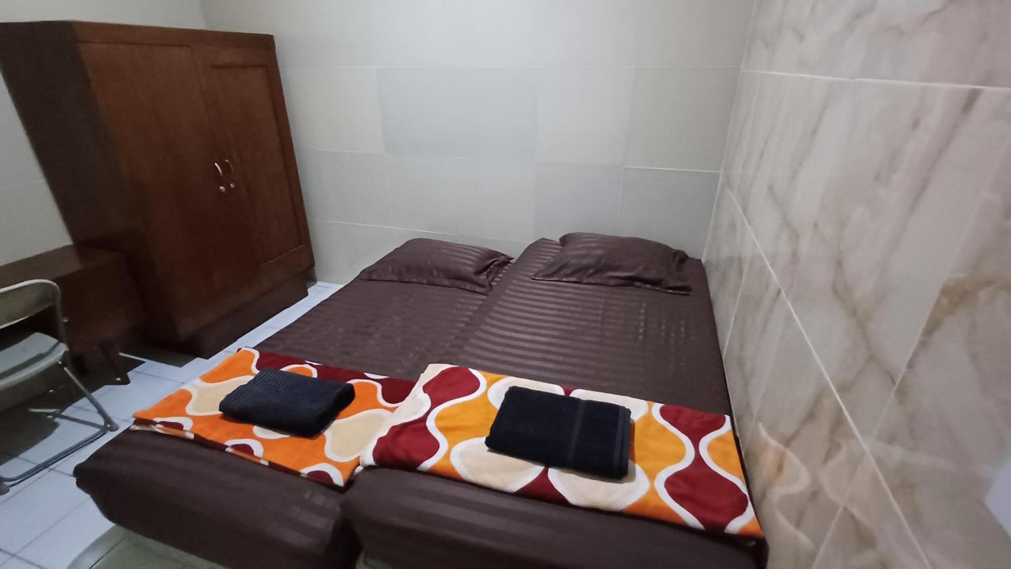 Kost Carmelia Syariah Baranangsiang Bogor Hotel Exterior photo